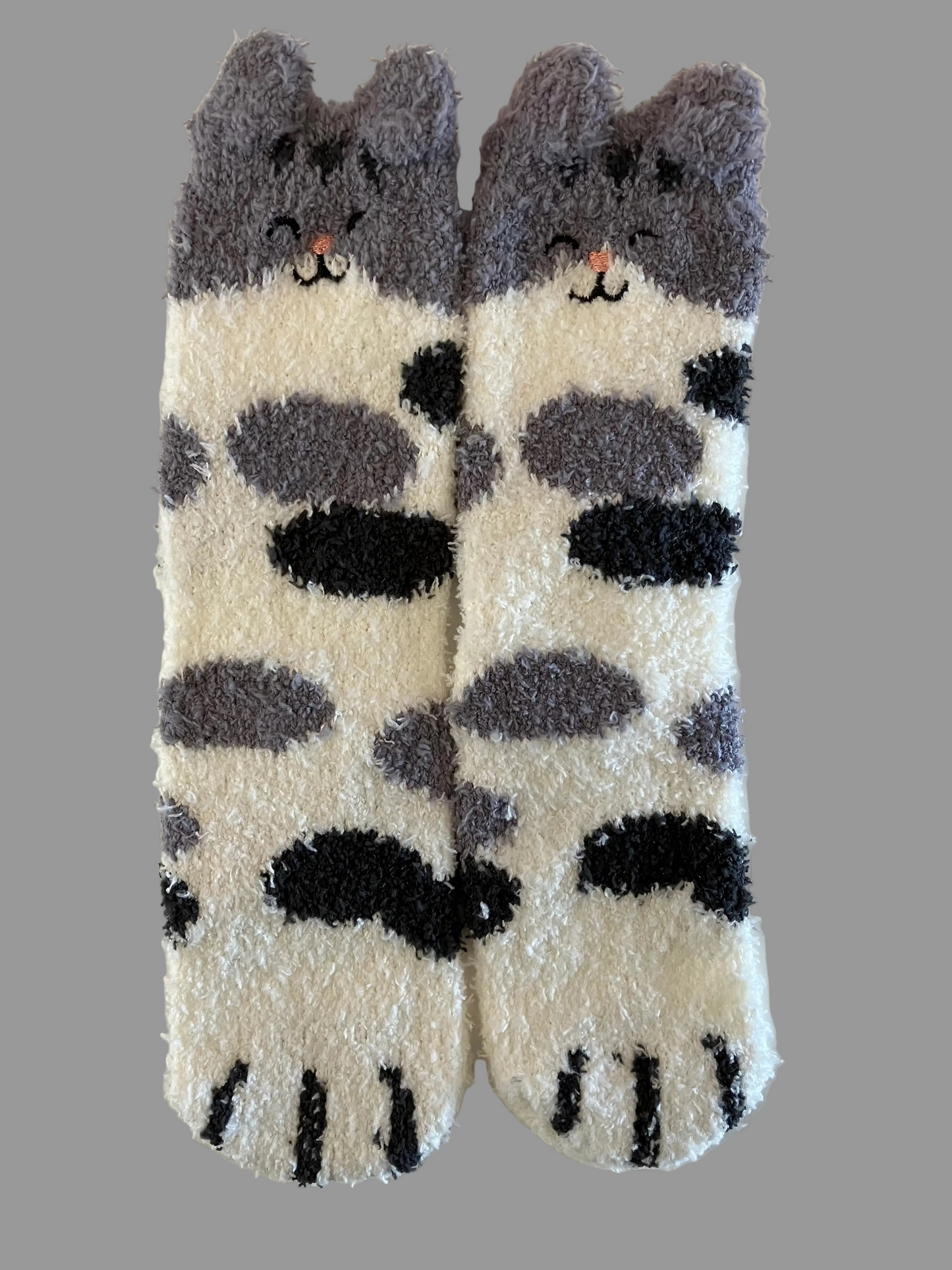 Universal Fuzzy Gray/White Cat Paw Crew Socks