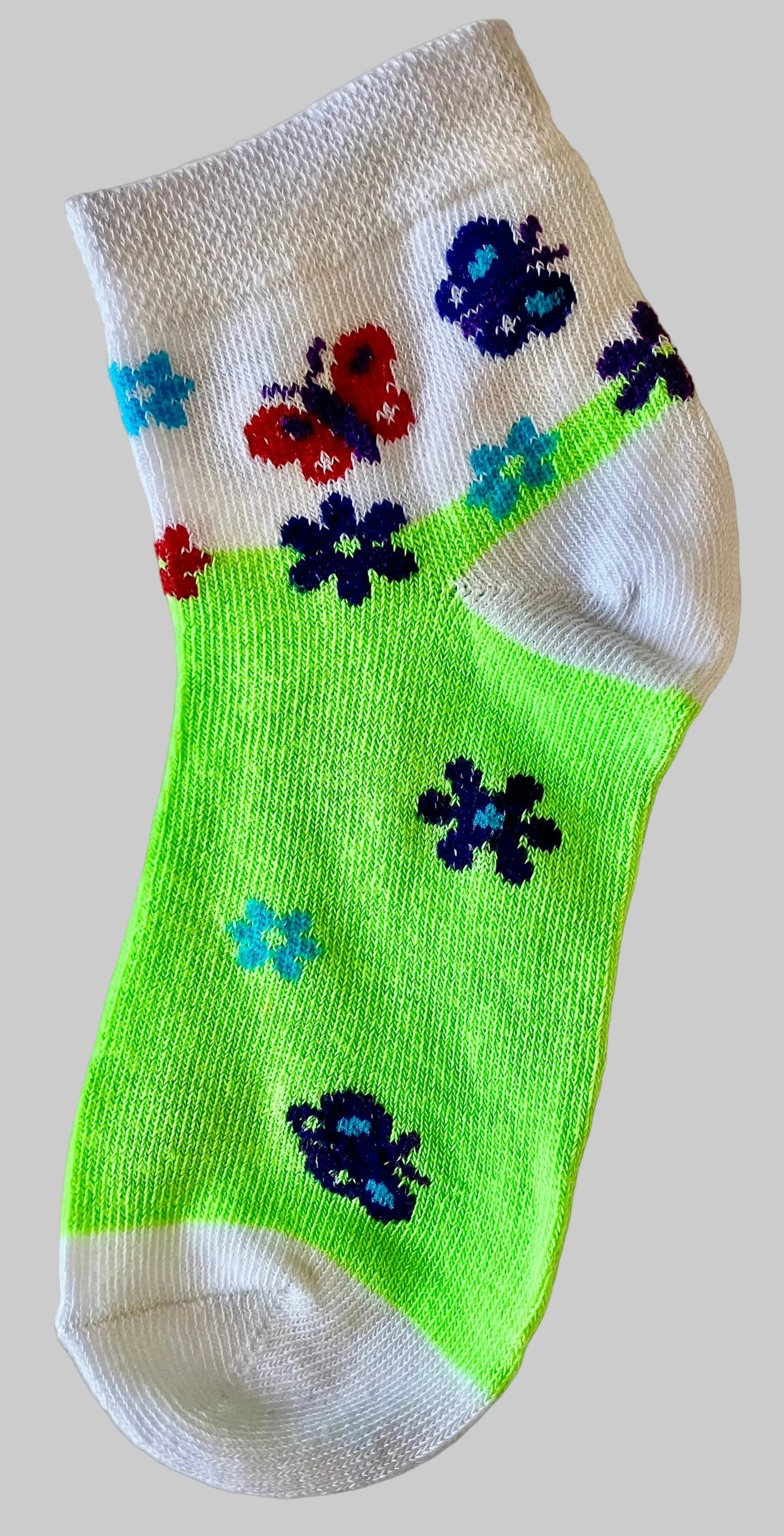 Girls' Butterfly Ankle Socks – Green & White w/Red & Blue Butterflies